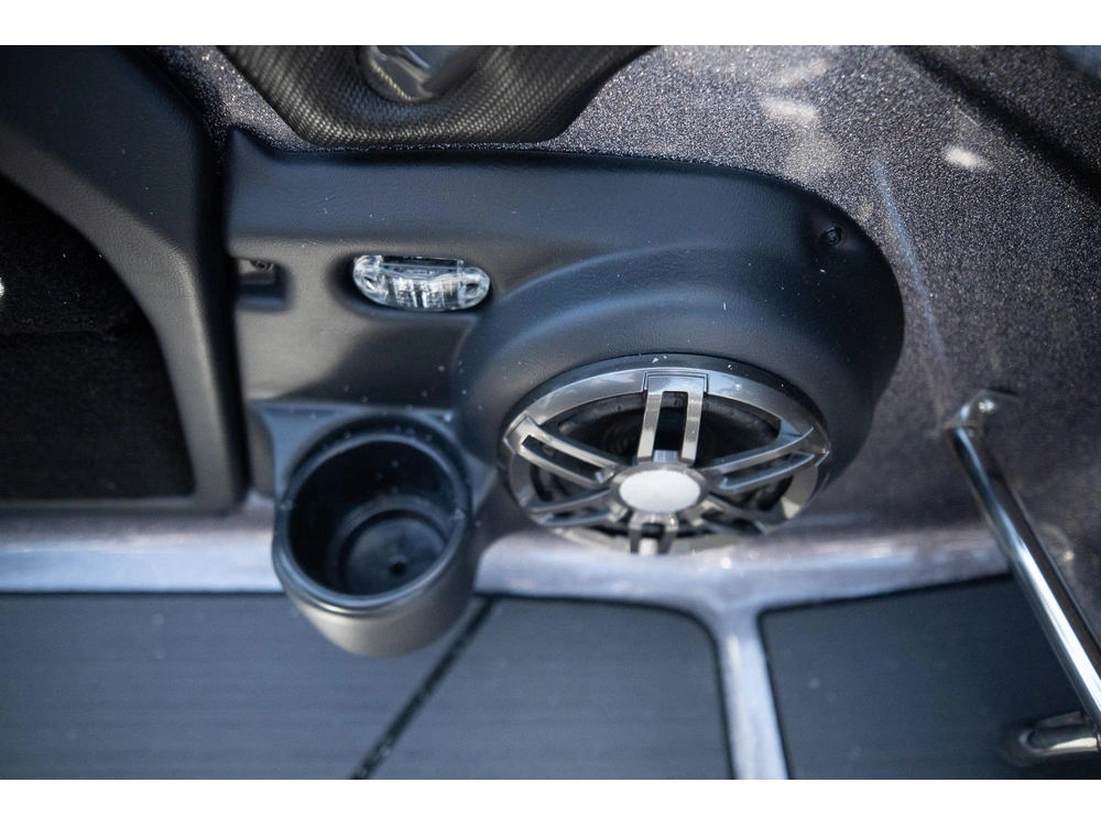 2025 Skeeter Products Solera 189 alt