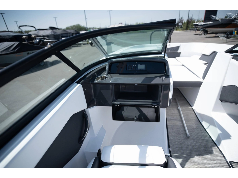 2023 Monterey Boats M225 Bowrider alt