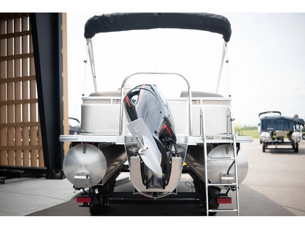 2023 Legend Q-series Lounge Plus Sport Pro alt