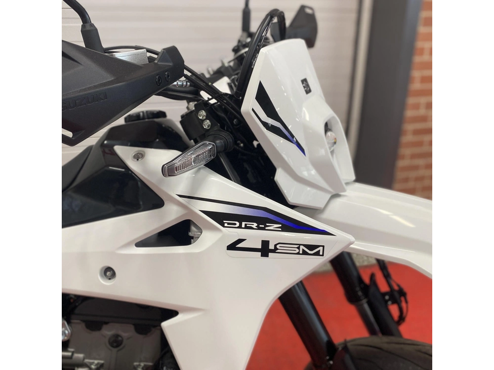 2025 Suzuki Dr-z 4sm alt