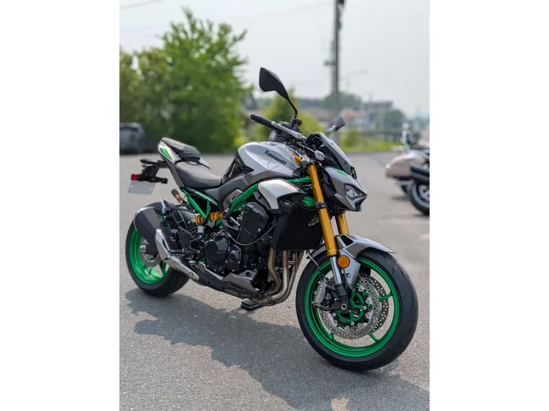 2025 Kawasaki Z900 SE Prix détail 13 994$| 🏁 Alternatives MT-10 SP Monster F 900 R pour naked sportif premium 🏁 |