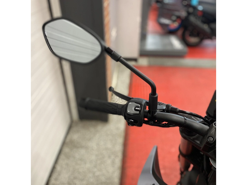 2025 Suzuki Gsx 8s alt