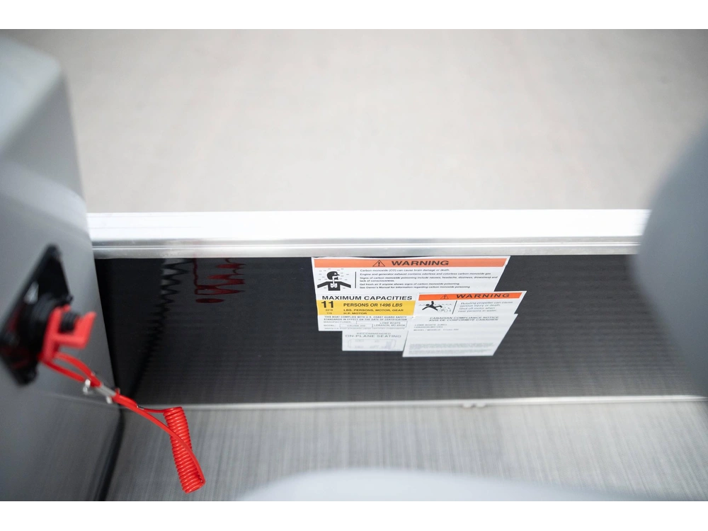 2023 Lowe Boats Ultra Cruise 200 alt