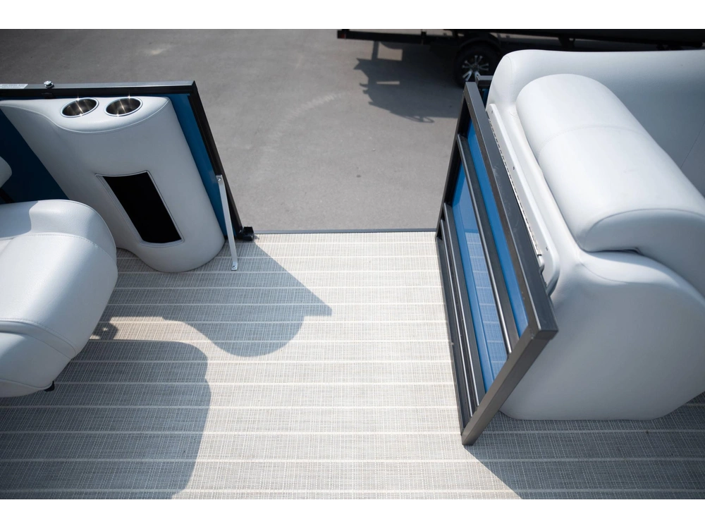 2024 Suncatcher Fusion 322rc alt