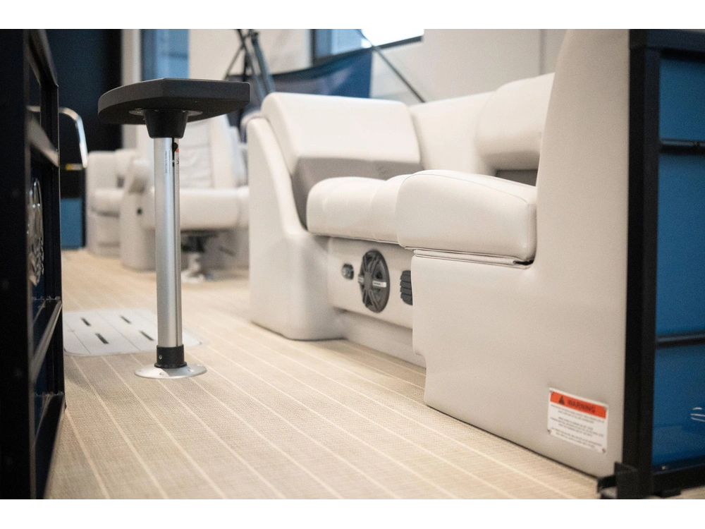 2024 Suncatcher Fusion 322rc alt