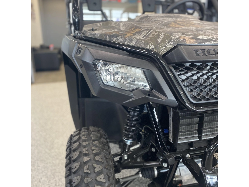 2025 Honda Pioneer 520 Camo alt