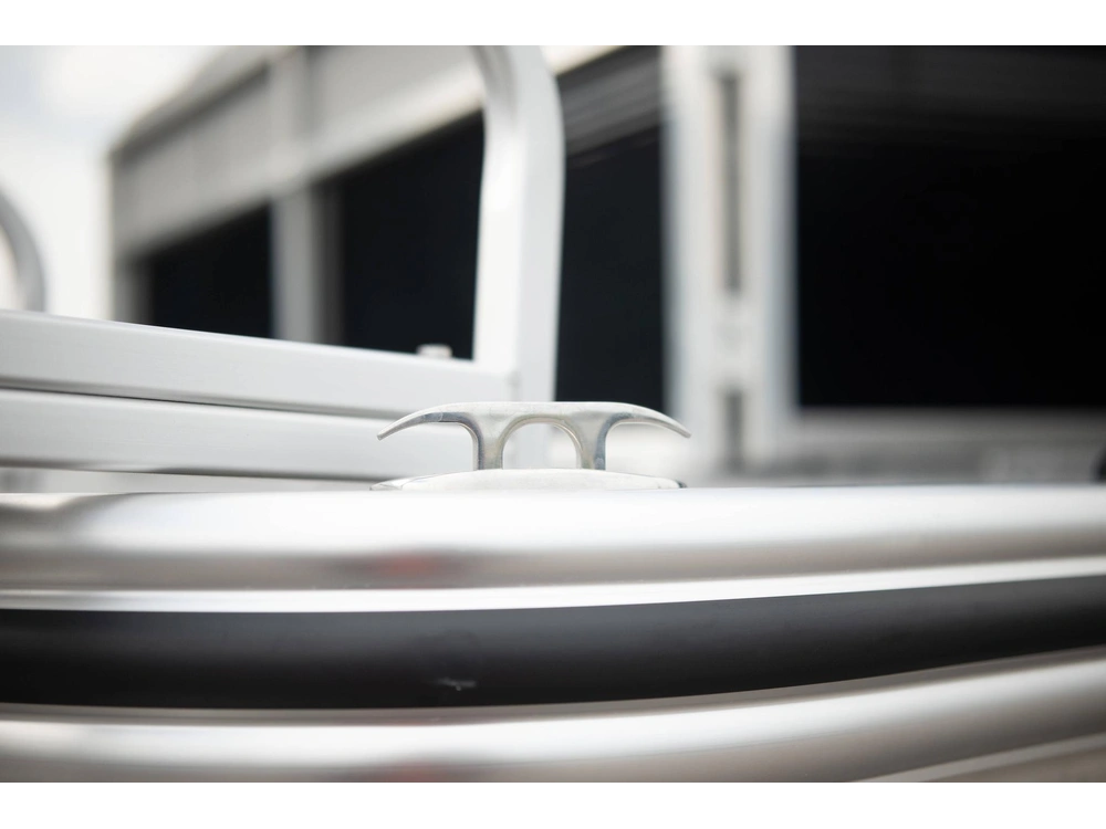 2023 Lowe Boats Ultra Cruise 200 alt