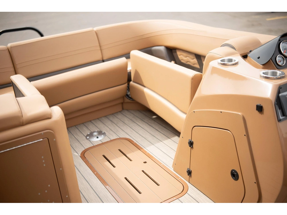 2025 Suncatcher Fusion 324sl alt