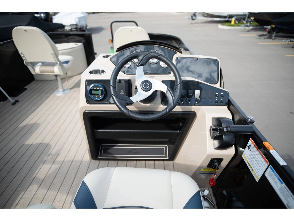 2025 Suncatcher Select 20f alt