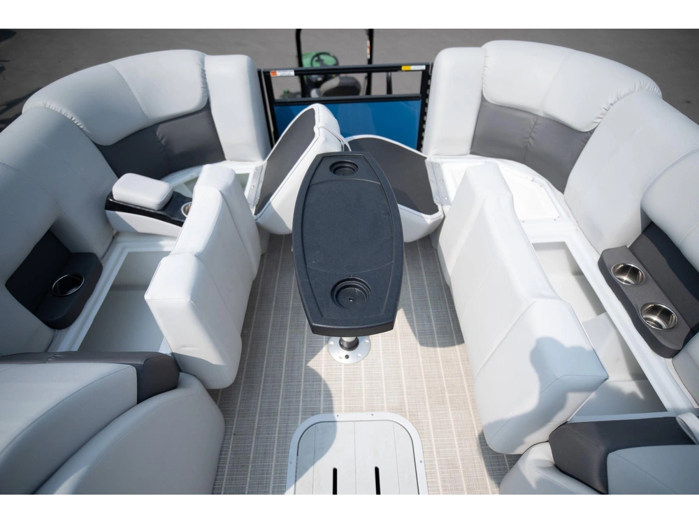 2024 Suncatcher Fusion 322rc alt