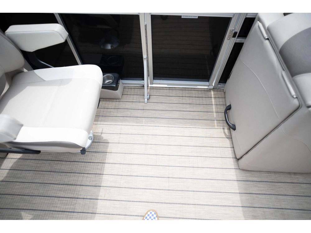 2023 Legend Q-series Lounge Plus Sport Pro alt