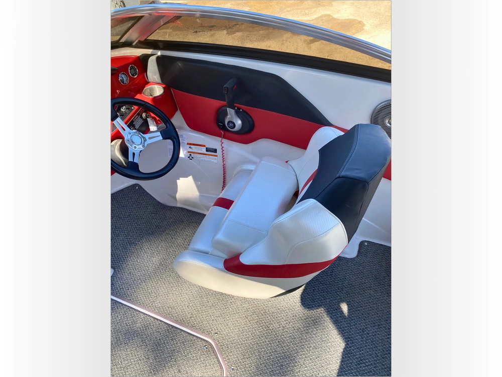 2015 Four Winns H190 alt