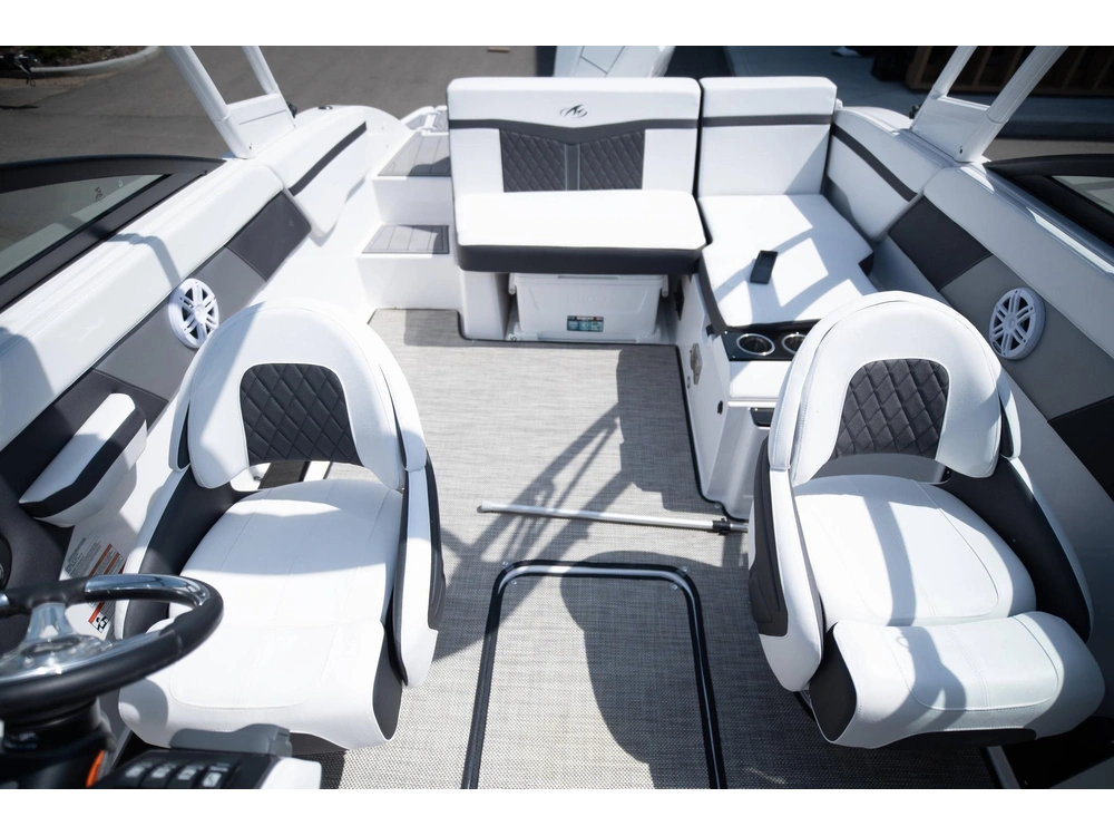 2023 Monterey Boats M225 Bowrider alt