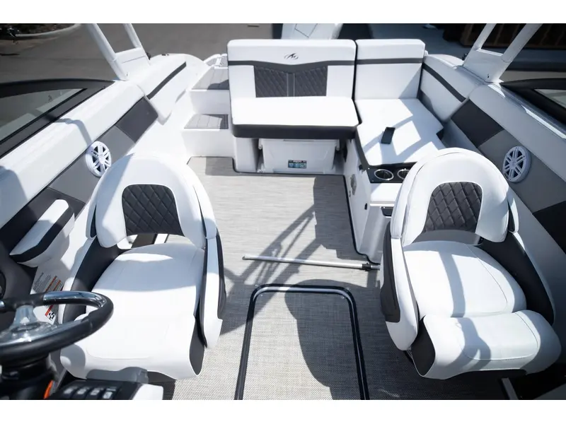 2023 Monterey Boats M225 BOWRIDER thumbnail 23