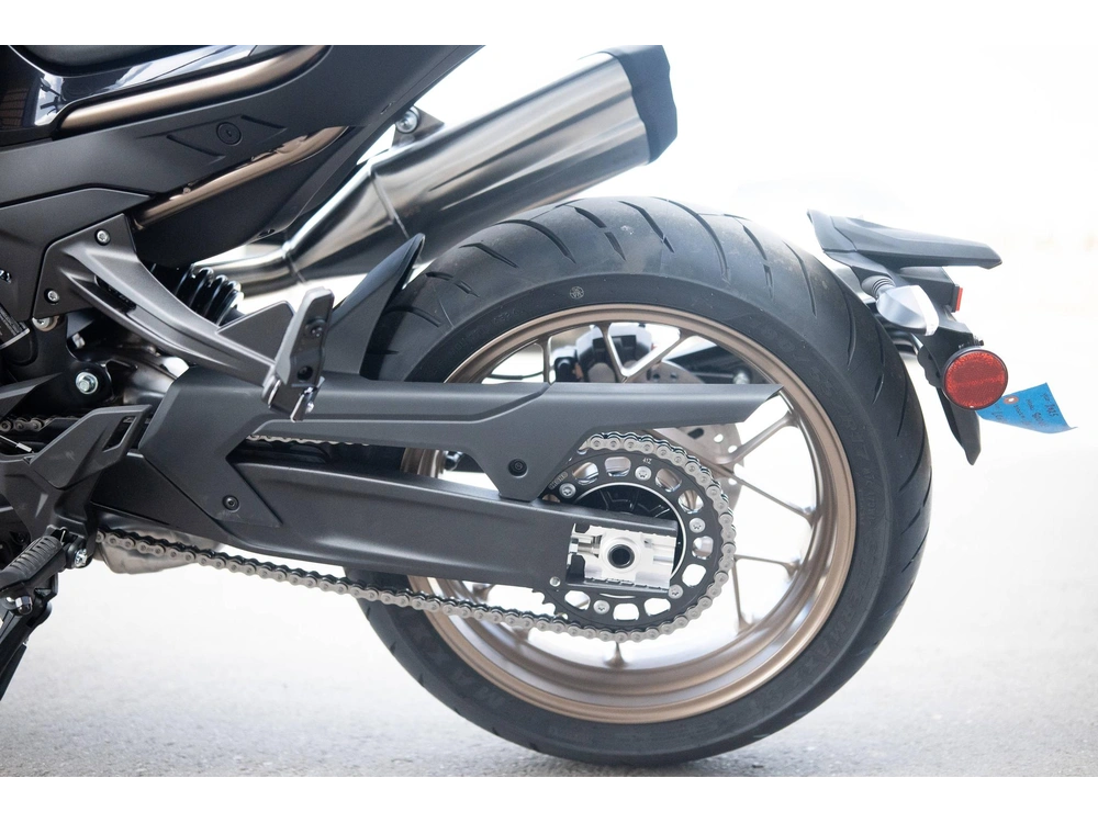 2025 Cfmoto 800nk alt