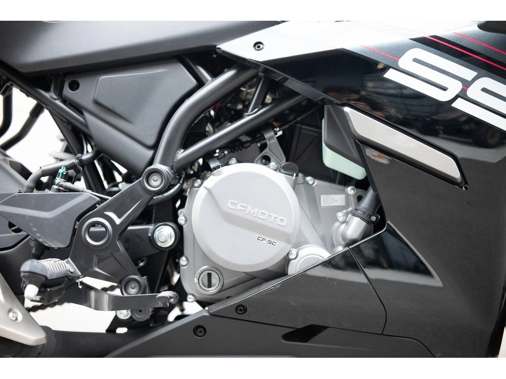 2024 Cfmoto 300ss alt