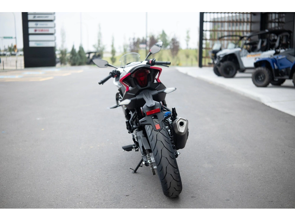 2024 Cfmoto 300ss alt