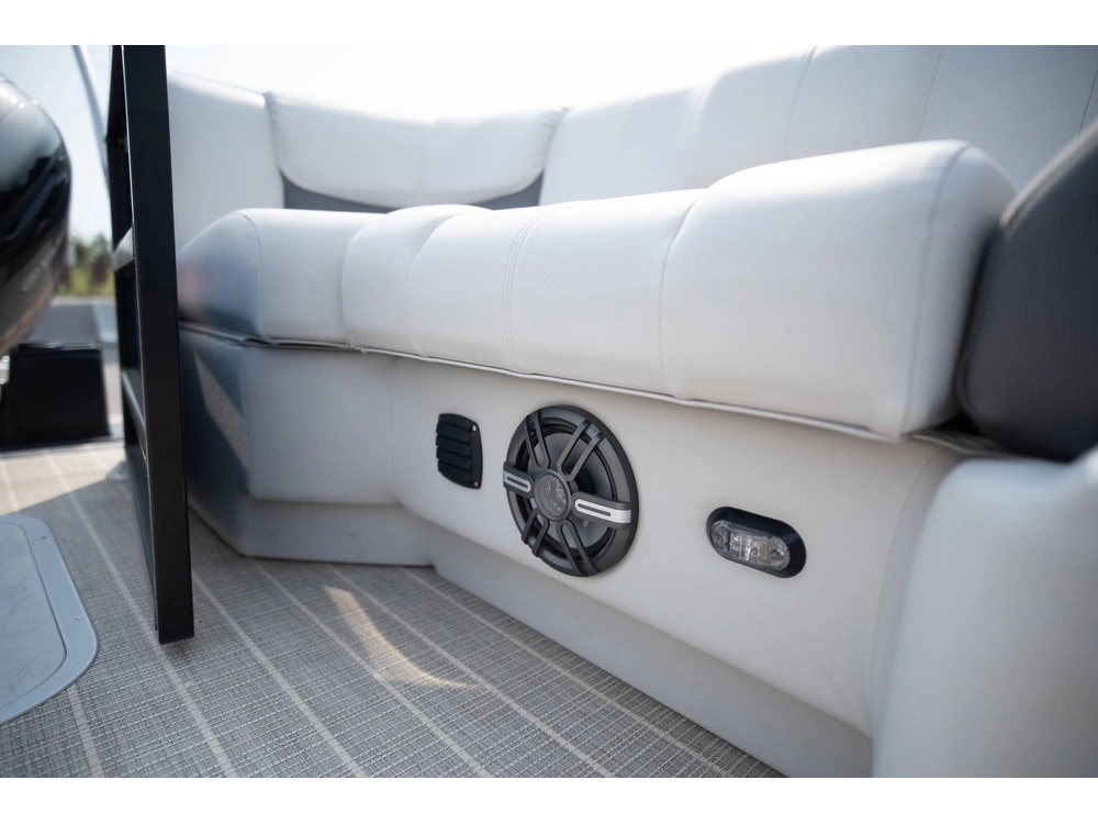 2024 Suncatcher Fusion 322rc alt