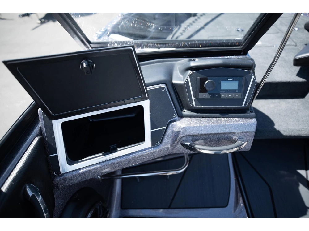 2025 Skeeter Products Solera 189 alt