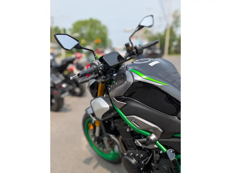 2025 Kawasaki Z900 SE Prix détail 13 994$| 🏁 Alternatives MT-10 SP Monster F 900 R pour naked sportif premium 🏁 |
