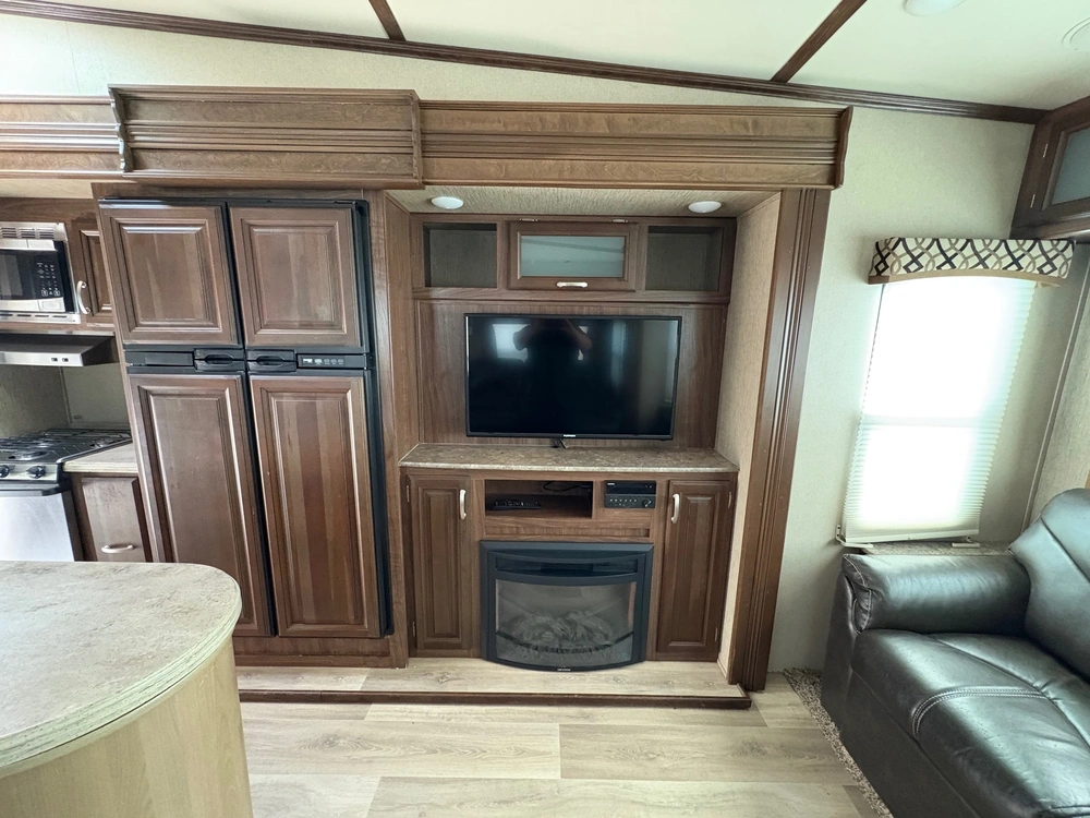 2017 Dutchmen Denali 335 Rlk alt