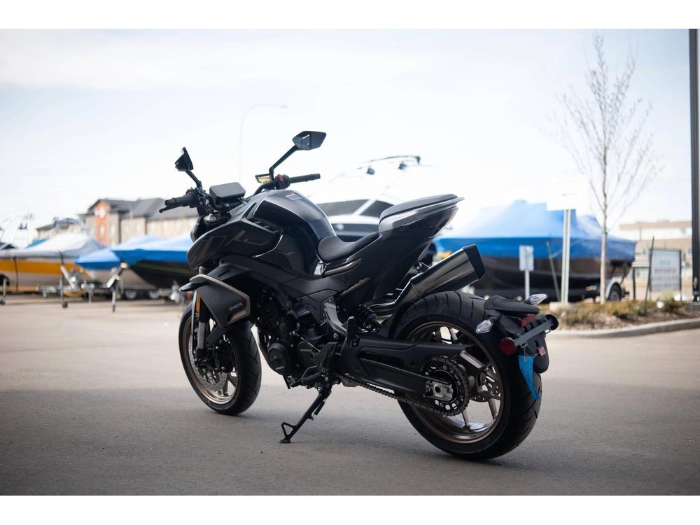 2025 Cfmoto 800nk alt