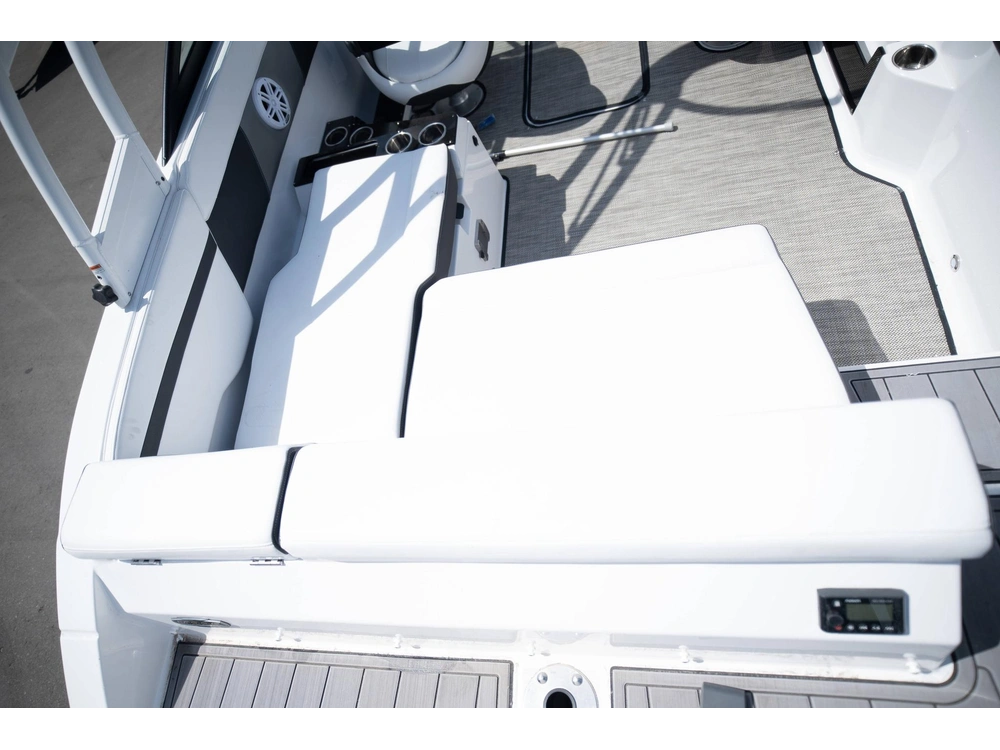 2023 Monterey Boats M225 Bowrider alt