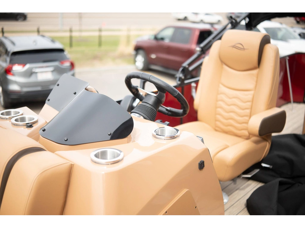 2025 Suncatcher Fusion 324sl alt