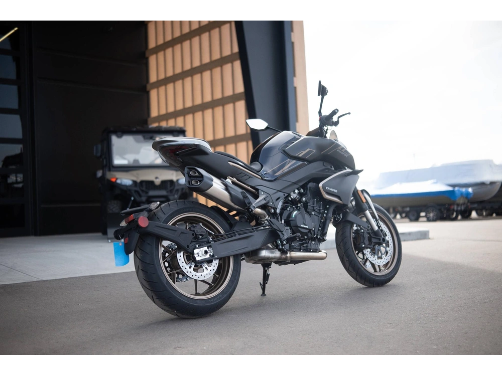 2025 Cfmoto 800nk alt