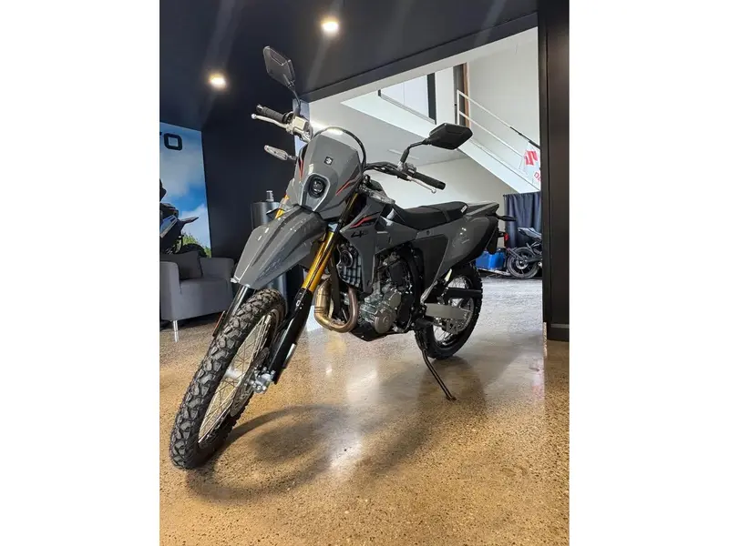 2025 Suzuki DR-Z4S thumbnail 2