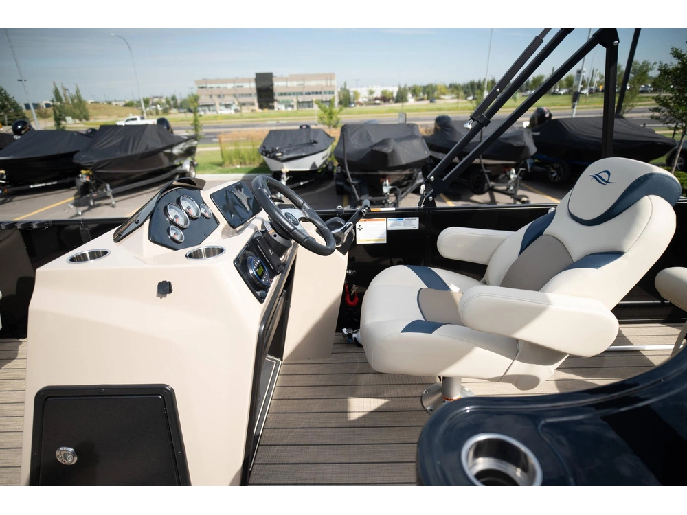 2025 Suncatcher Select 20f alt