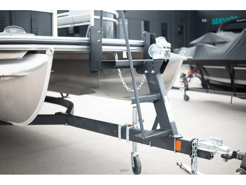 2023 Lowe Boats Ultra Cruise 200 alt