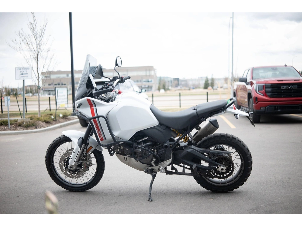 2023 Ducati Desert X alt