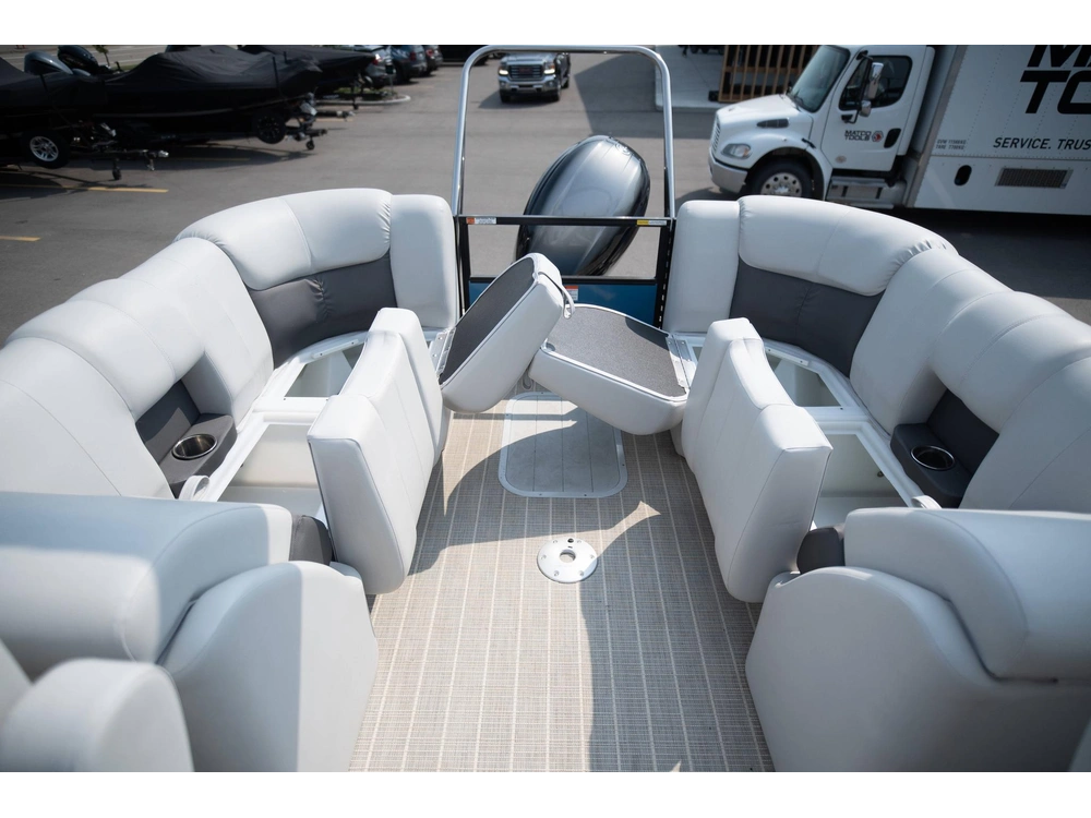 2024 Suncatcher Fusion 322rc alt