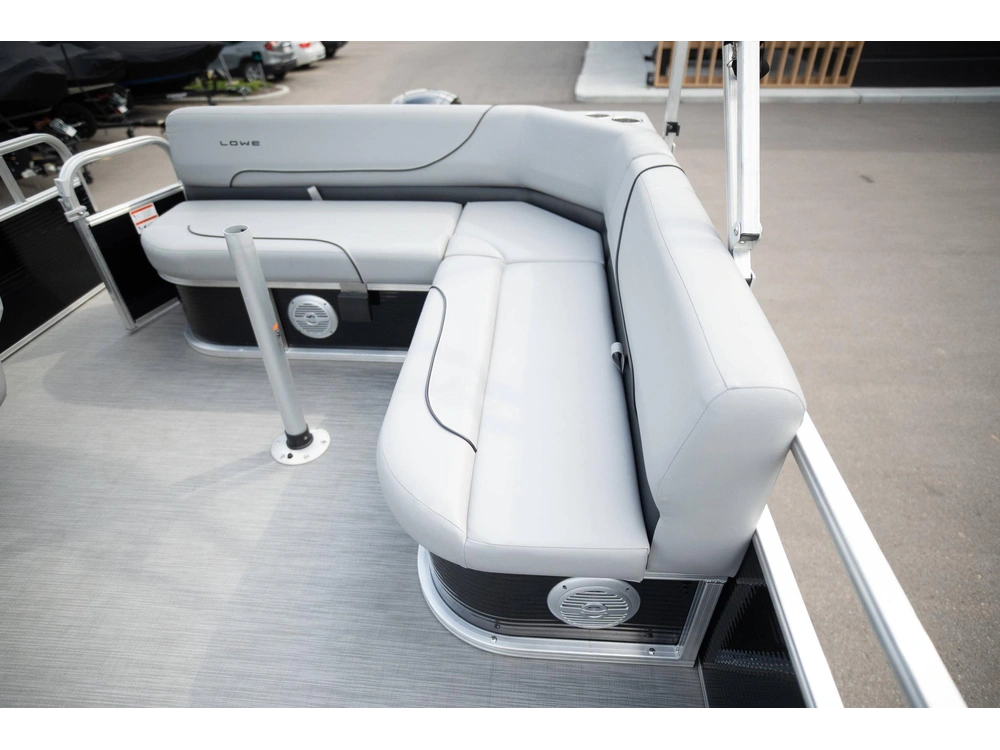 2023 Lowe Boats Ultra Cruise 200 alt