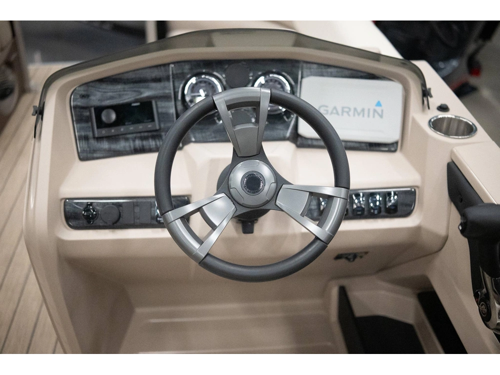 2023 Legend Q-series Lounge Plus Sport Pro alt