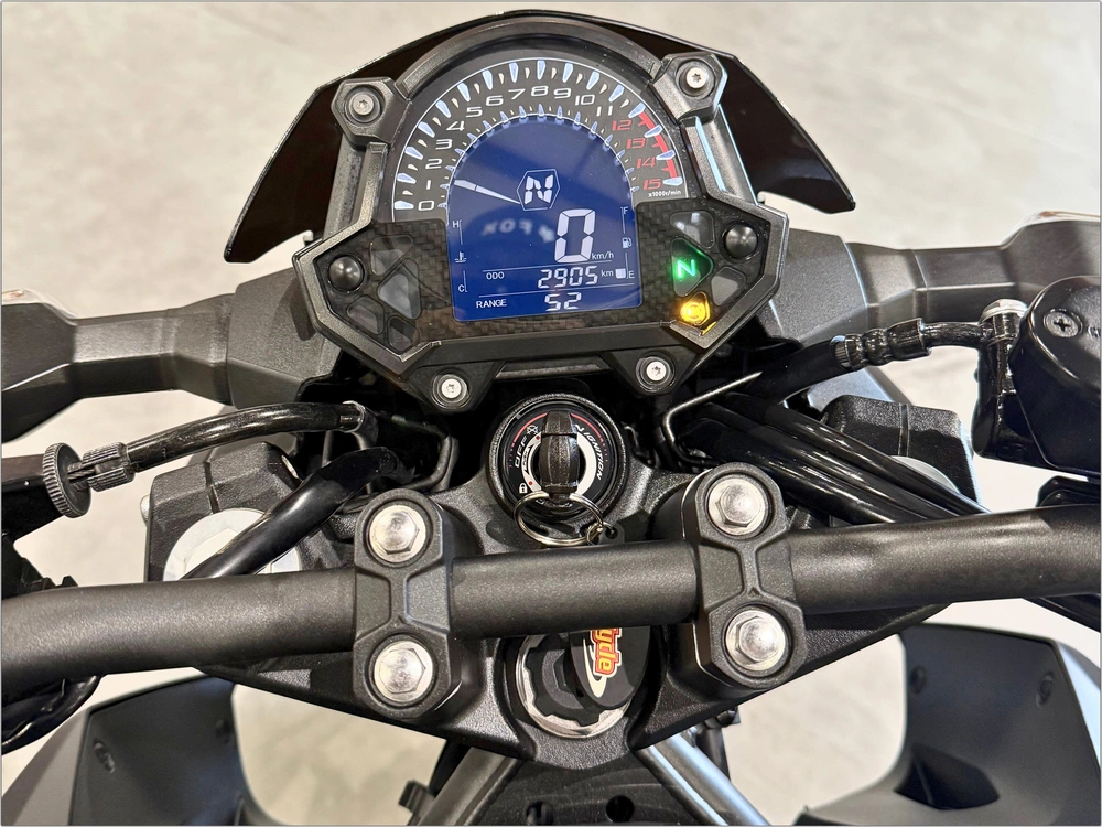 2021 Kawasaki Z400 alt