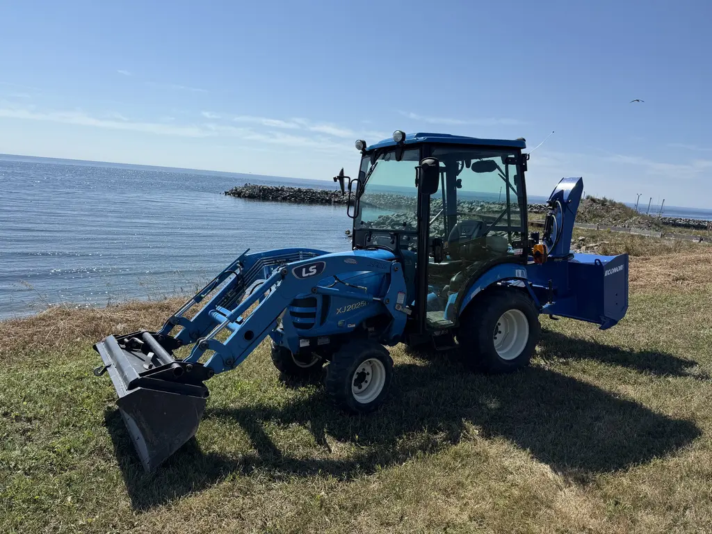 2020 LS Tractor XJ2025H