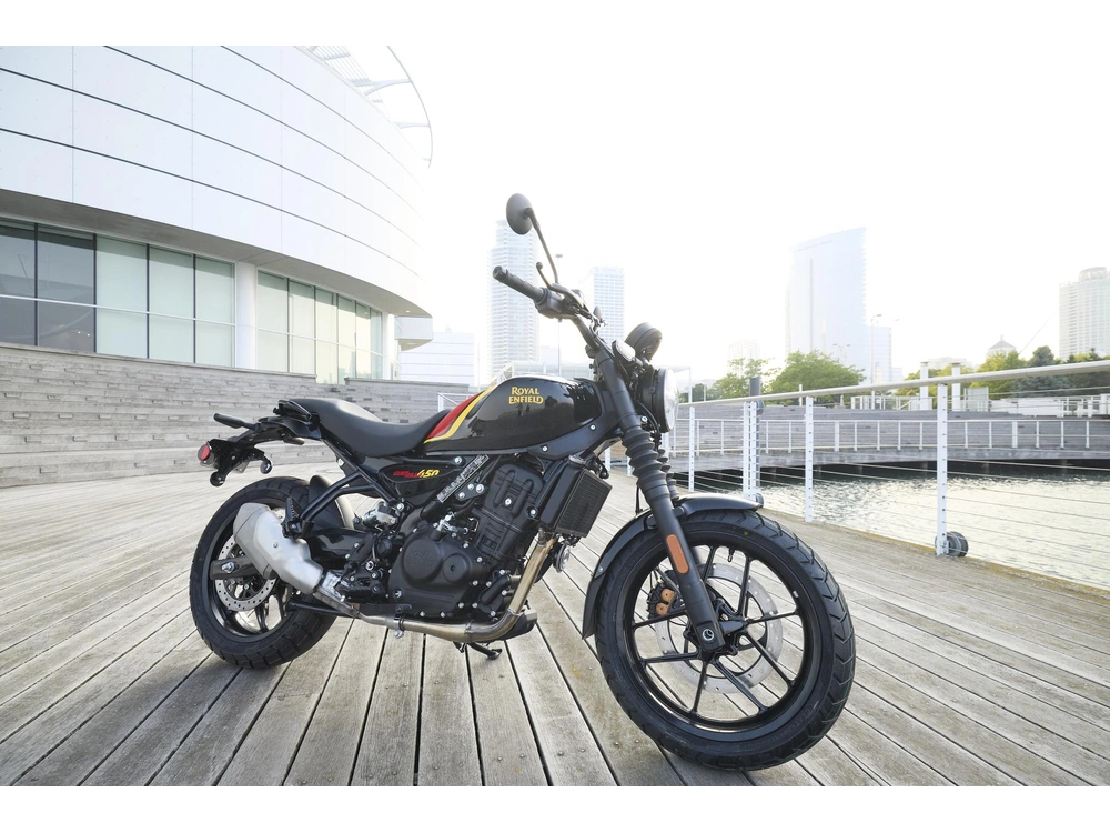 2026 Royal Enfield Guerrilla 450 Playa Black alt