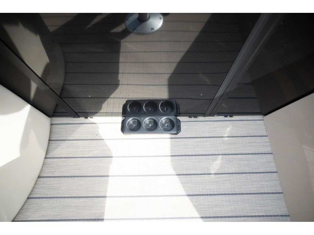 2025 Suncatcher Select 20f alt