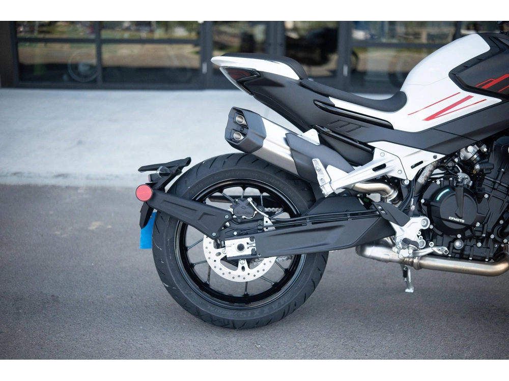 2025 Cfmoto 800nk alt