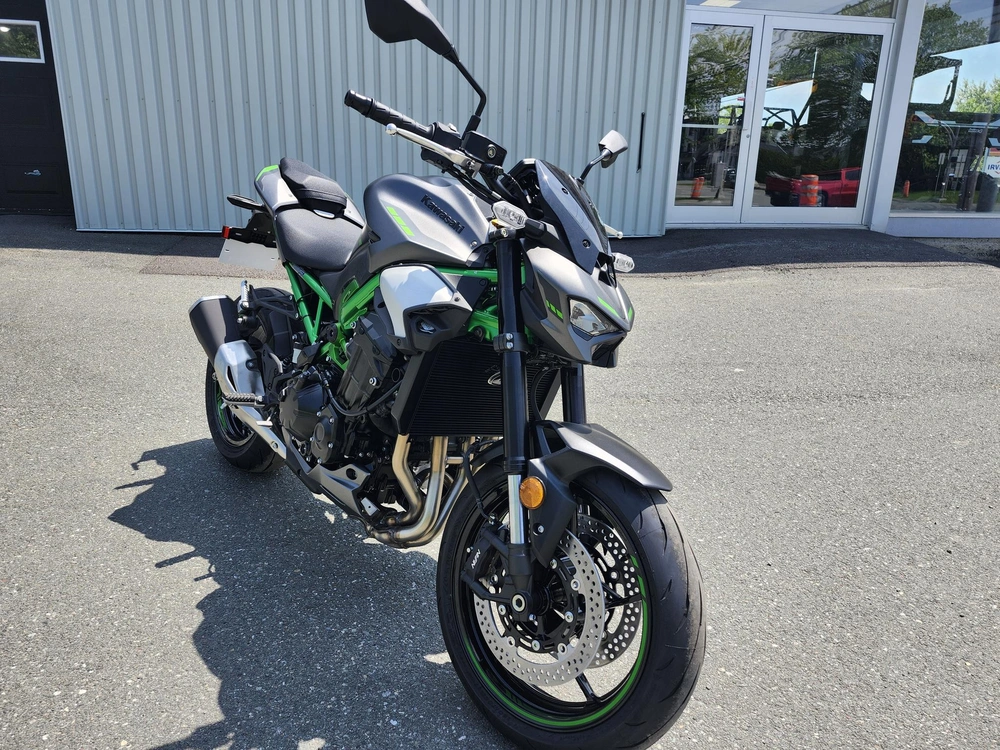 2025 Kawasaki Z900 2025 Prix Détail 12 294$ Accélérations Franches Assurées alt