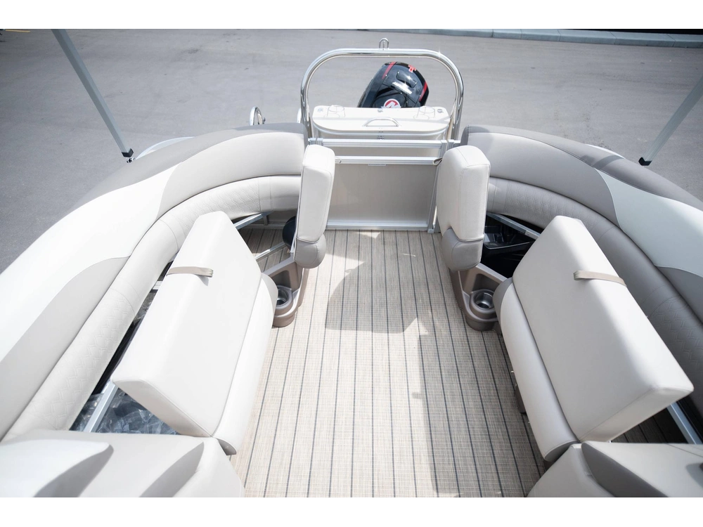 2023 Legend Q-series Lounge Plus Sport Pro alt