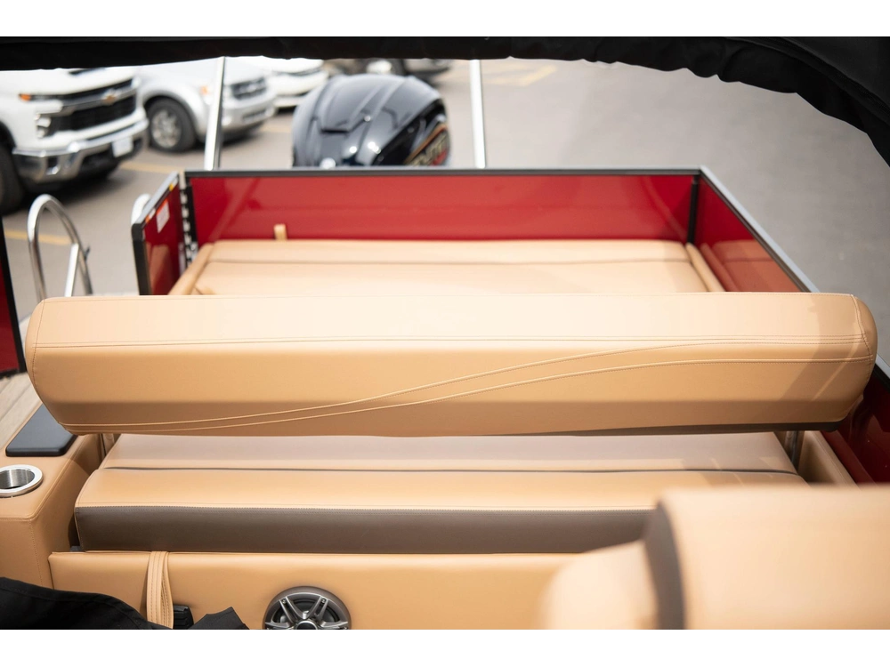 2025 Suncatcher Fusion 324sl alt