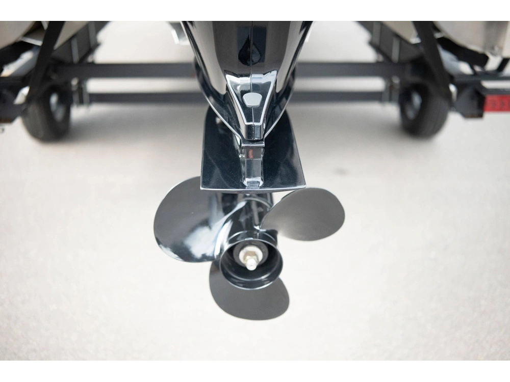 2023 Lowe Boats Ultra Cruise 200 alt