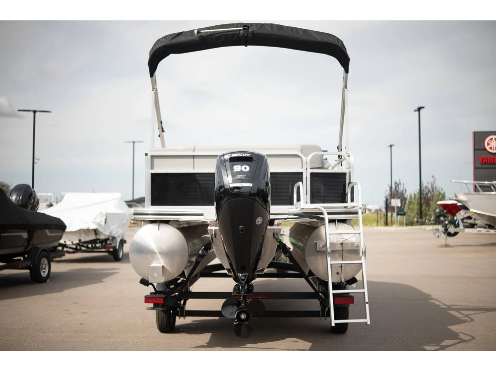 2023 Lowe Boats Ultra Cruise 200 alt