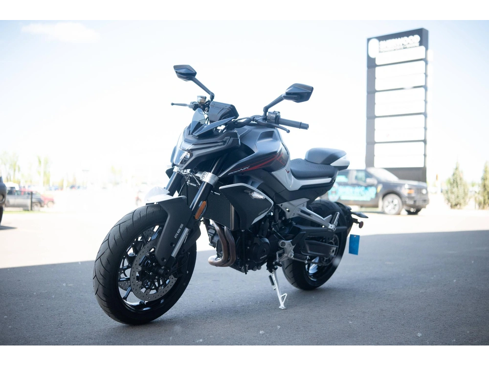 2025 Cfmoto 800nk alt