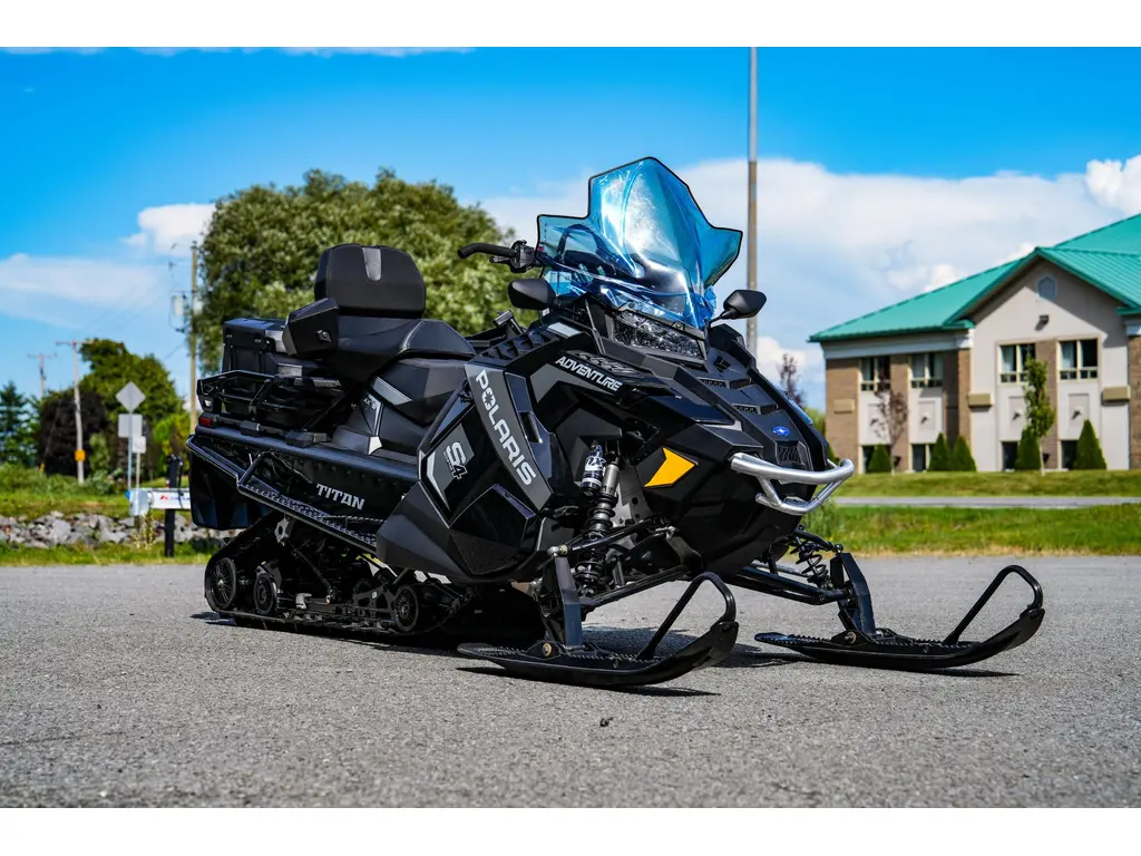Polaris Prostar S4 Titan Adventure  2025
