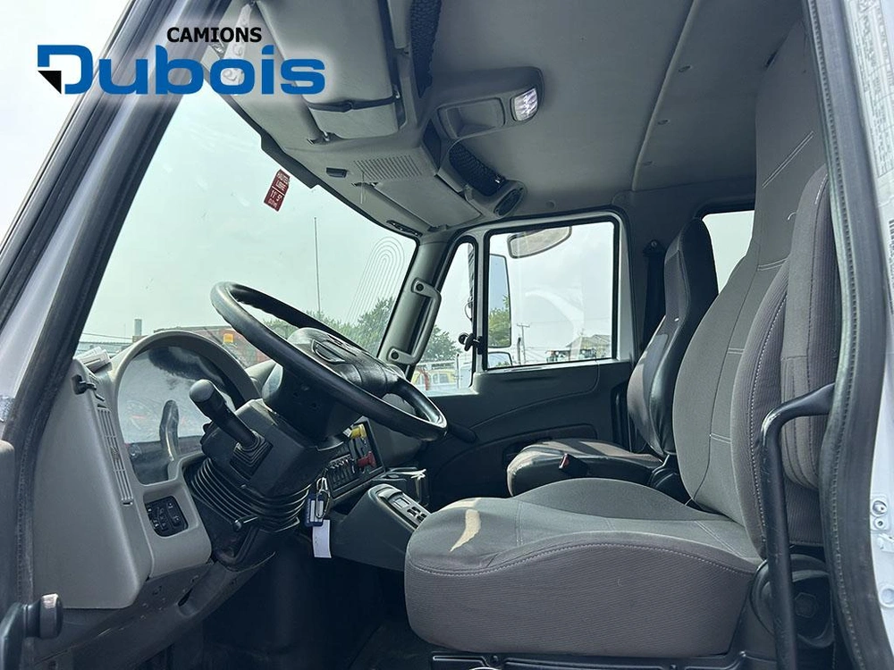2016 International 4300 alt