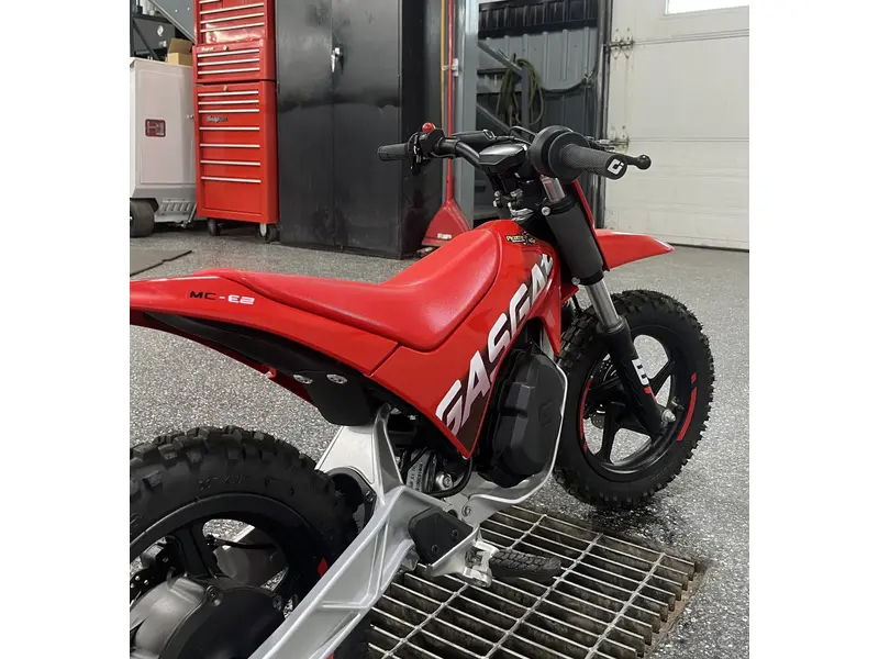 2025 GASGAS MC-E 2 thumbnail 9
